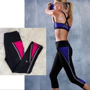 Victoria’s Secret Sport Knockout Capri Leggings Size XS